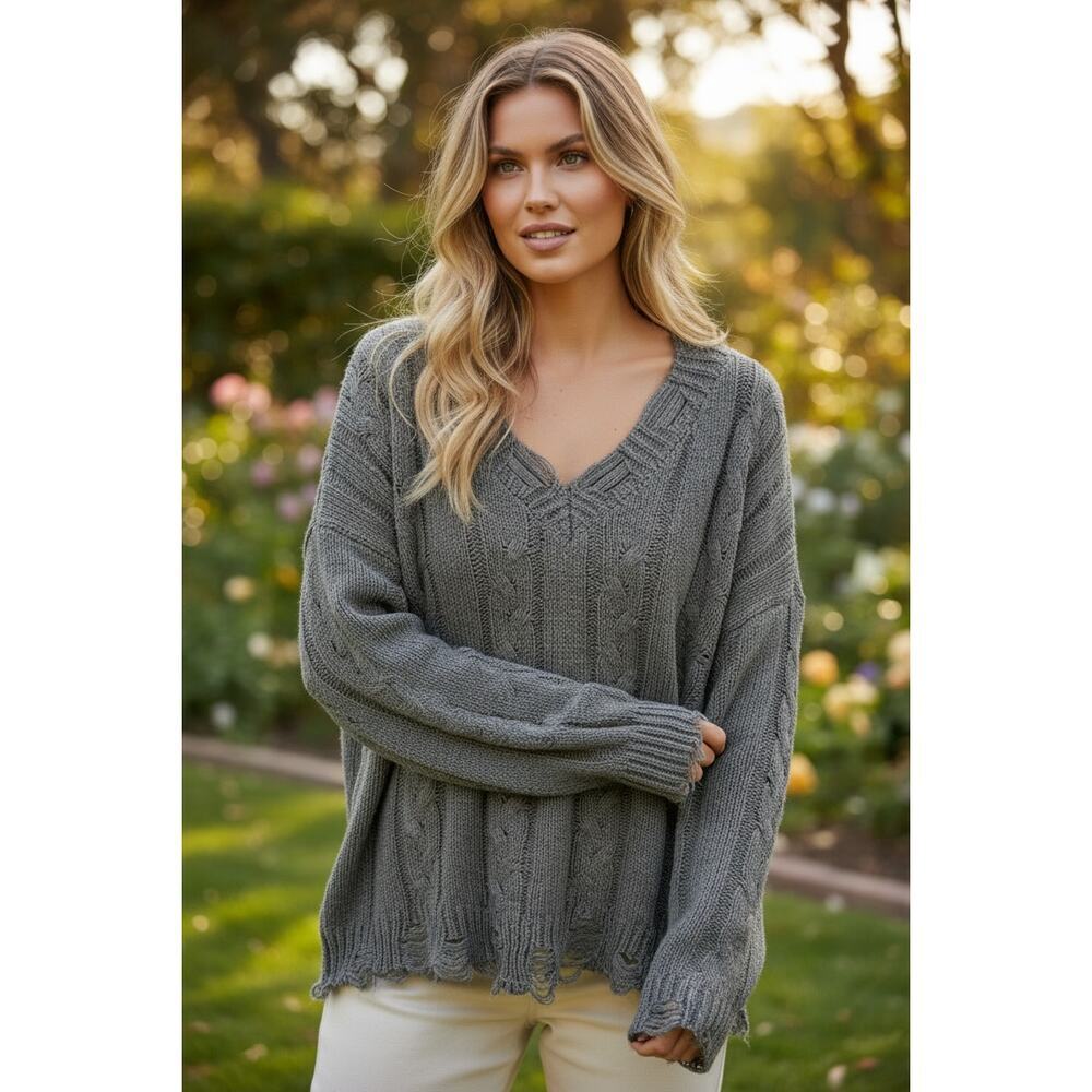 Loveriche Distressed Cable Knit Oversized Sweater Size Small Gray Chunky V-Neck